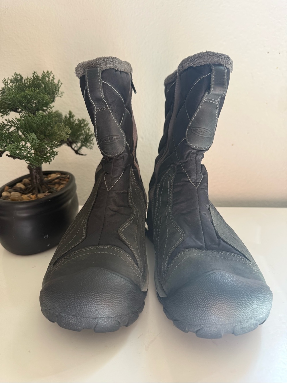 Keen Betty boots women size 10 Black and Gray Insulated Winter Boots - Picture 6 of 8